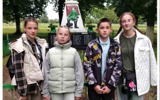 В год 80-летия Победы советского народа в Великой Отечественной войне ребята посетили Братскую могилу в аг. Богданов