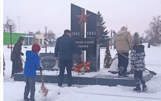 Волонтёры школы приняли участие в акциях "Сохраним память на века" и "Зимняя пора добрых дел"