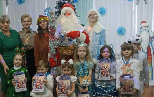 Новогодний праздник у воспитанников дошкольной группы "Проделки колдуньи"