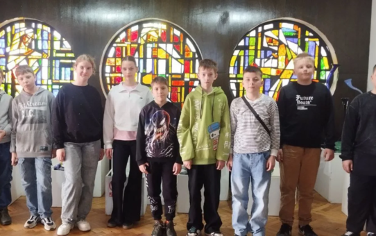 Учащиеся школы посетили стеклозавод "Неман" – единственное предприятие в Республике Беларусь с вековыми традициями стекловарения